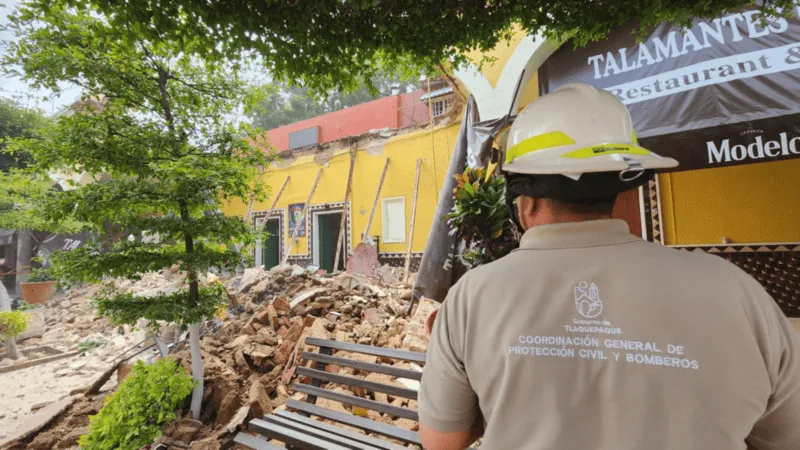 Colapsa parte del techo de bóveda en el Parián de Tlaquepaque