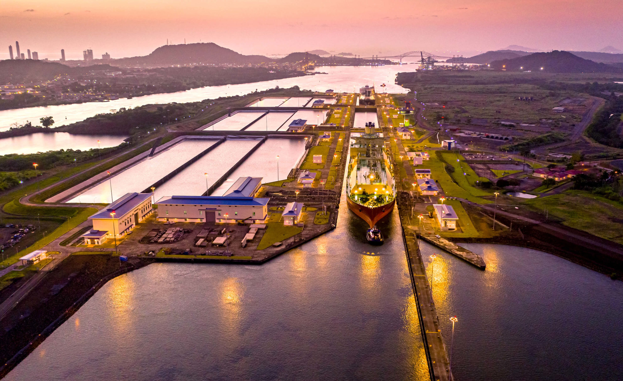 Los barcos consumen mucha agua al pasar por el canal IFOTO: Tomada de la página oficial de la Autoridad del Canal de Panamá