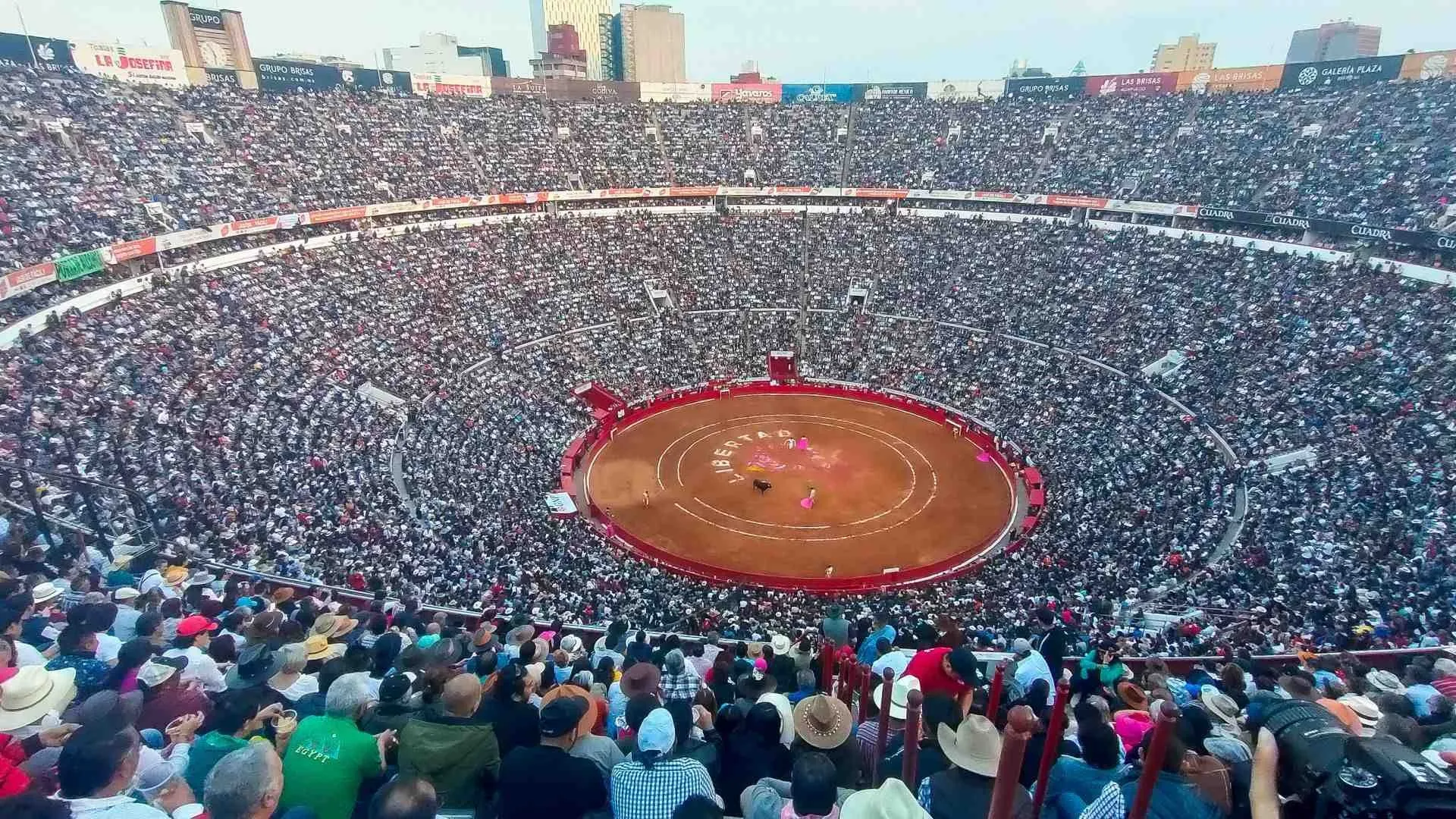 Revocan suspensión provisional de corridas de toros en Plaza México