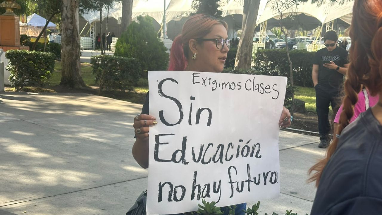 TIJUANA:  Madres protestan en Palacio Municipal por paro escolar de tres semanas