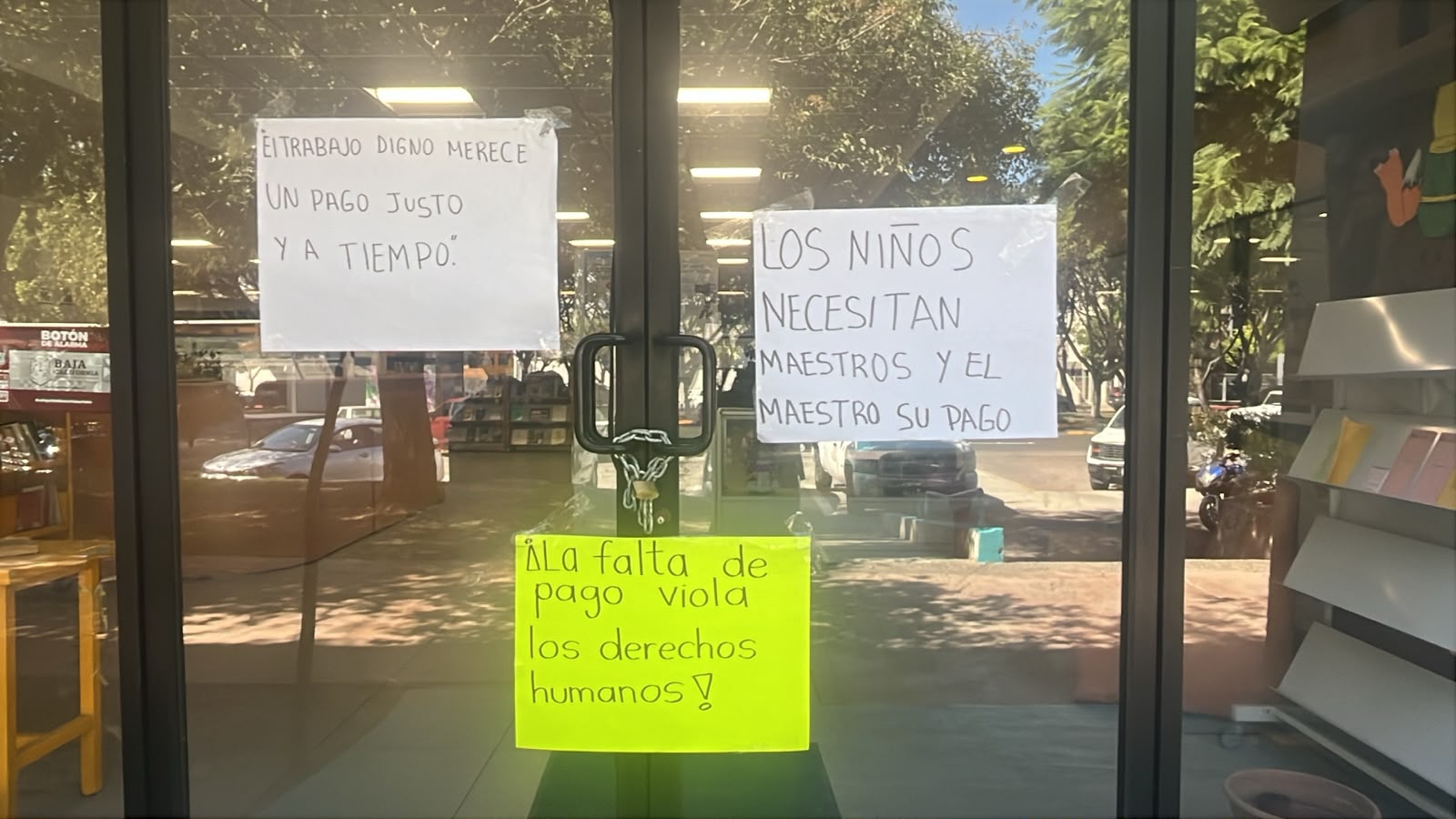 Maestros de la CNTE en Baja California toman oficinas gubernamentales por adeudos salariales