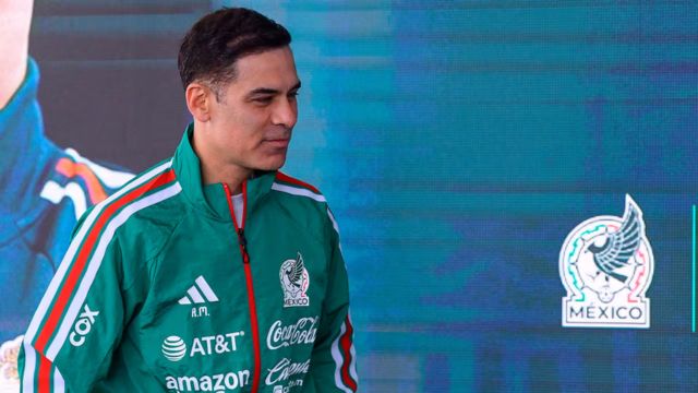 Rafa Márquez arranca con 17 jugadores y un cambio de última hora en el Tri