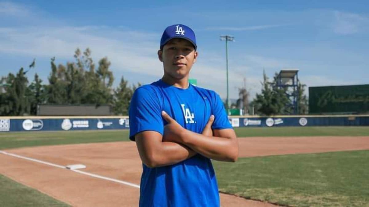 Firma Dodgers a fenómeno mexicano de sólo 16 años