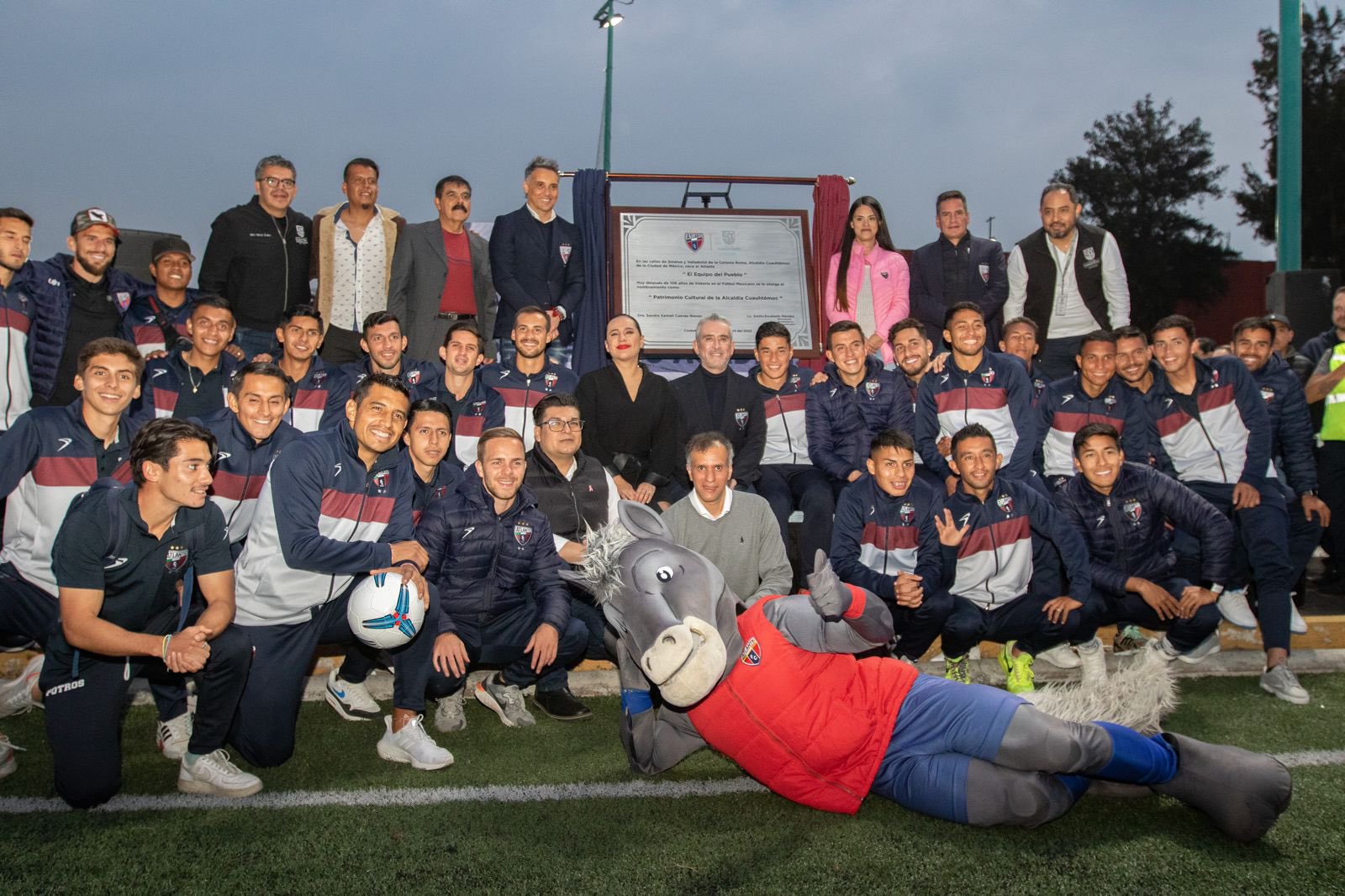 Alcaldesa de Cuauhtémoc y Club Atlante inauguran academia de fútbol