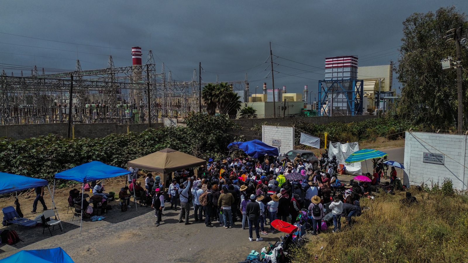 [VIDEO] Bloquean Pemex Rosarito, residentes de Maclovio Rojas