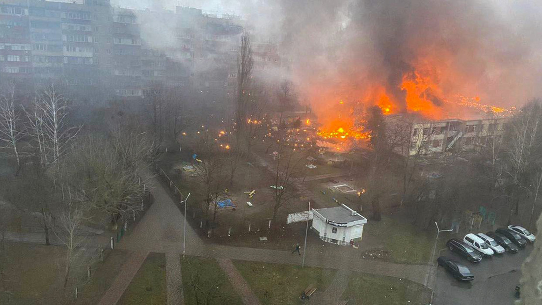 El accidente se registró cerca de una guardería de Kiev, muriendo el ministro del país y 18 personas más, entre ellas cuatro niños.