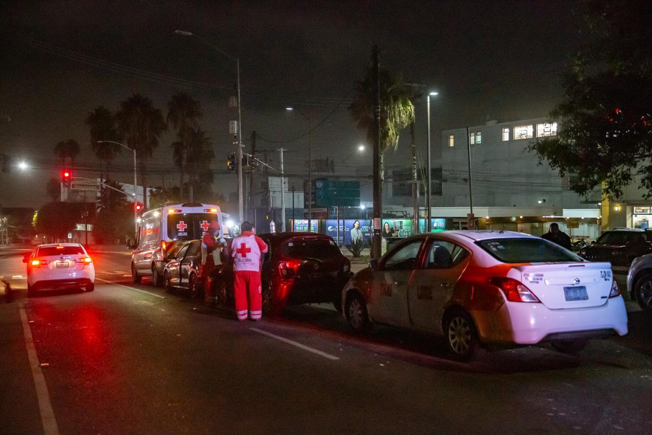 Provoca taxista una carambola en blvd. Fundadores