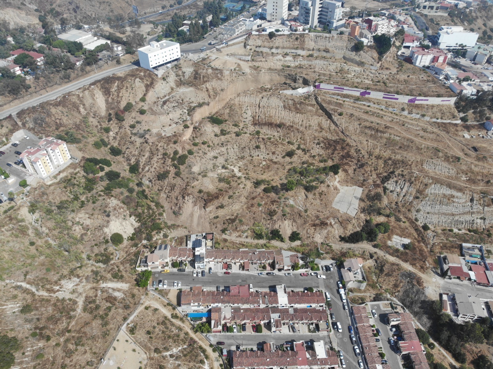 Ayuntamiento acude al deslizamiento en Colinas del Rey