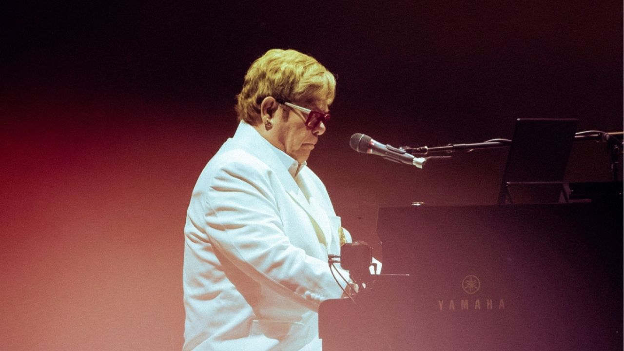 Elton John vuelve a México y hace vibrar al público con sus grandes clásicos