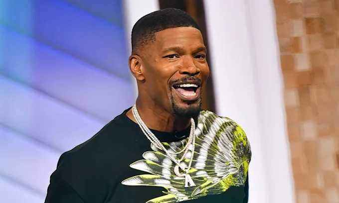 Jamie Foxx reaparece feliz y saludable tras salir del hospital