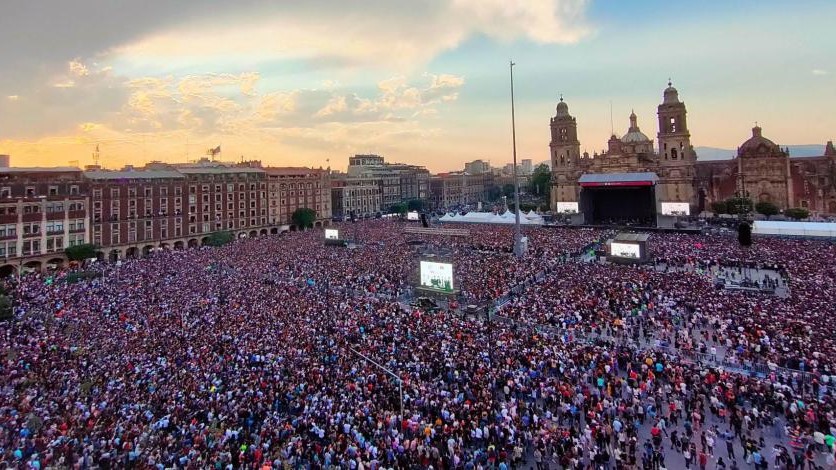 Fabulosos Cadillacs llenan el Zócalo con concierto