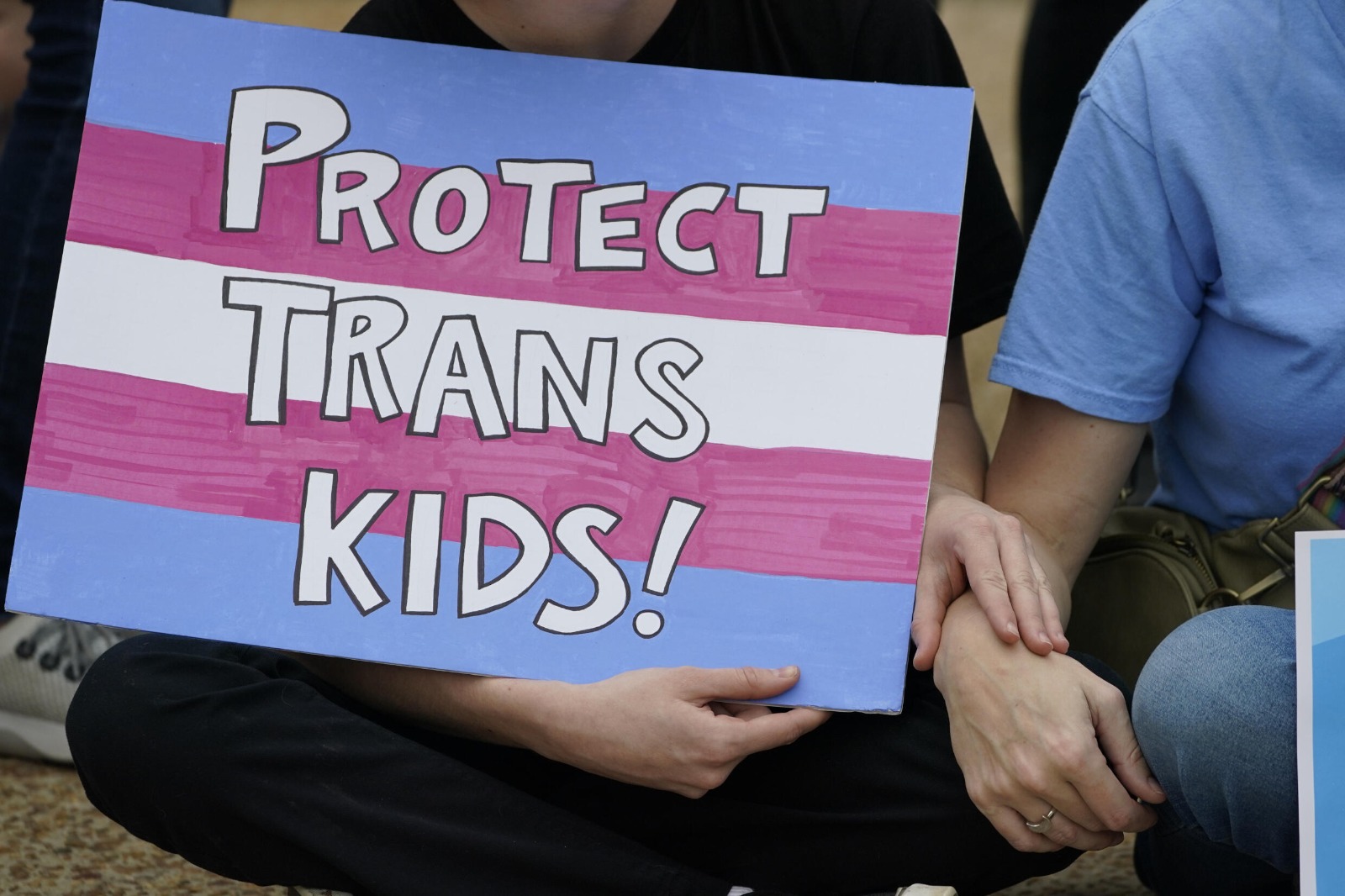 Bloquean ley que prohibía brindar atención médica a infancias trans: Florida