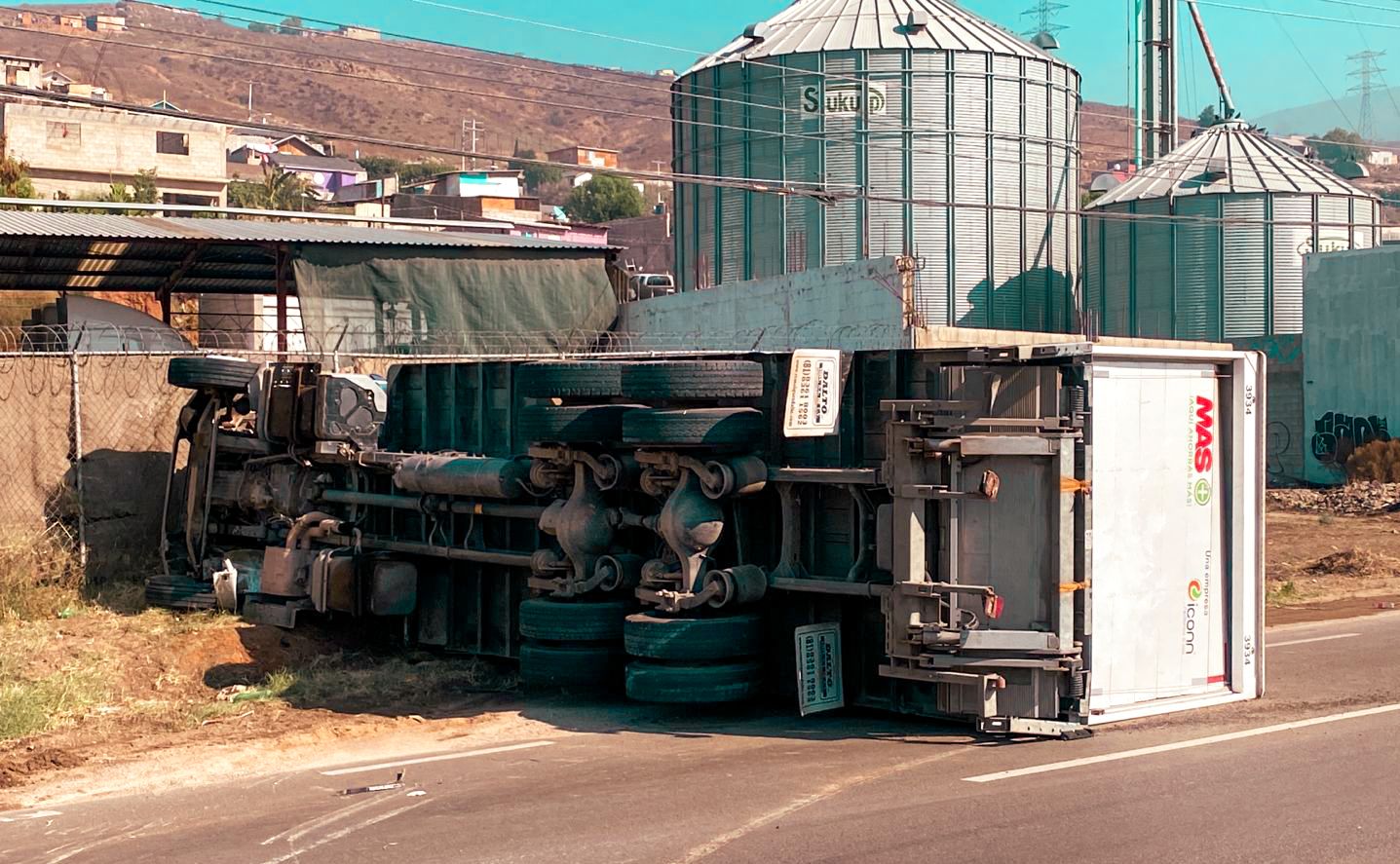 [VIDEO + GALERIA] Chocan sobre carretera libre Tijuana-Tecate