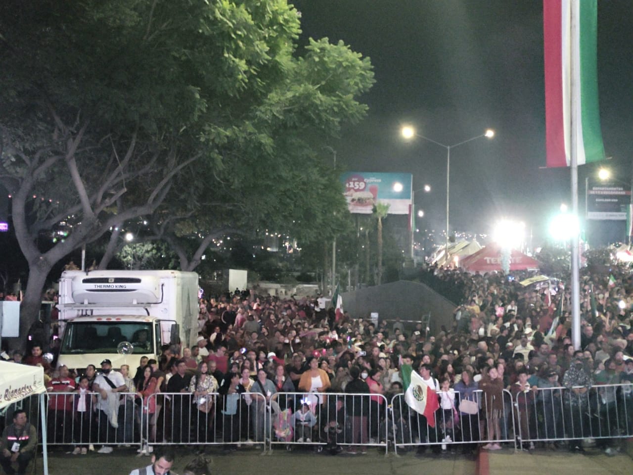 Abarrotan festejos patrios en TJ