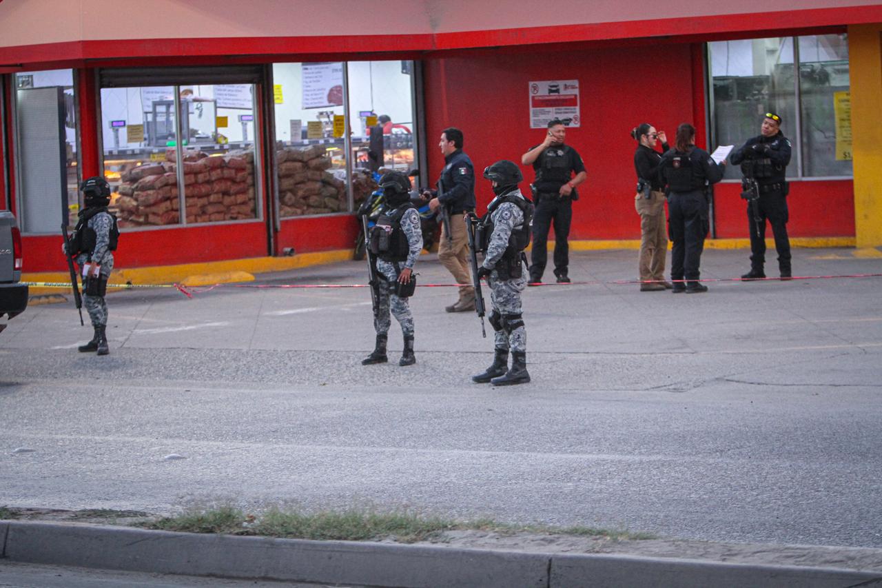 TIJUANA: Balean a hombre frente a comercio en Jardín Dorado; atacante escapa en moto de reparto