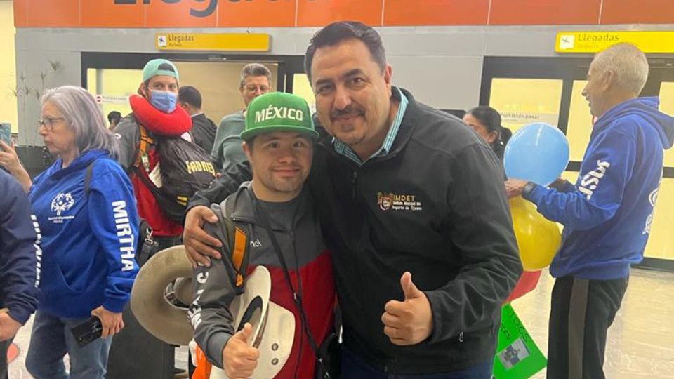 Llega tijuanense Christian González a la ciudad, tras ganar oro en Juegos Mundiales de Verano de Special Olympics