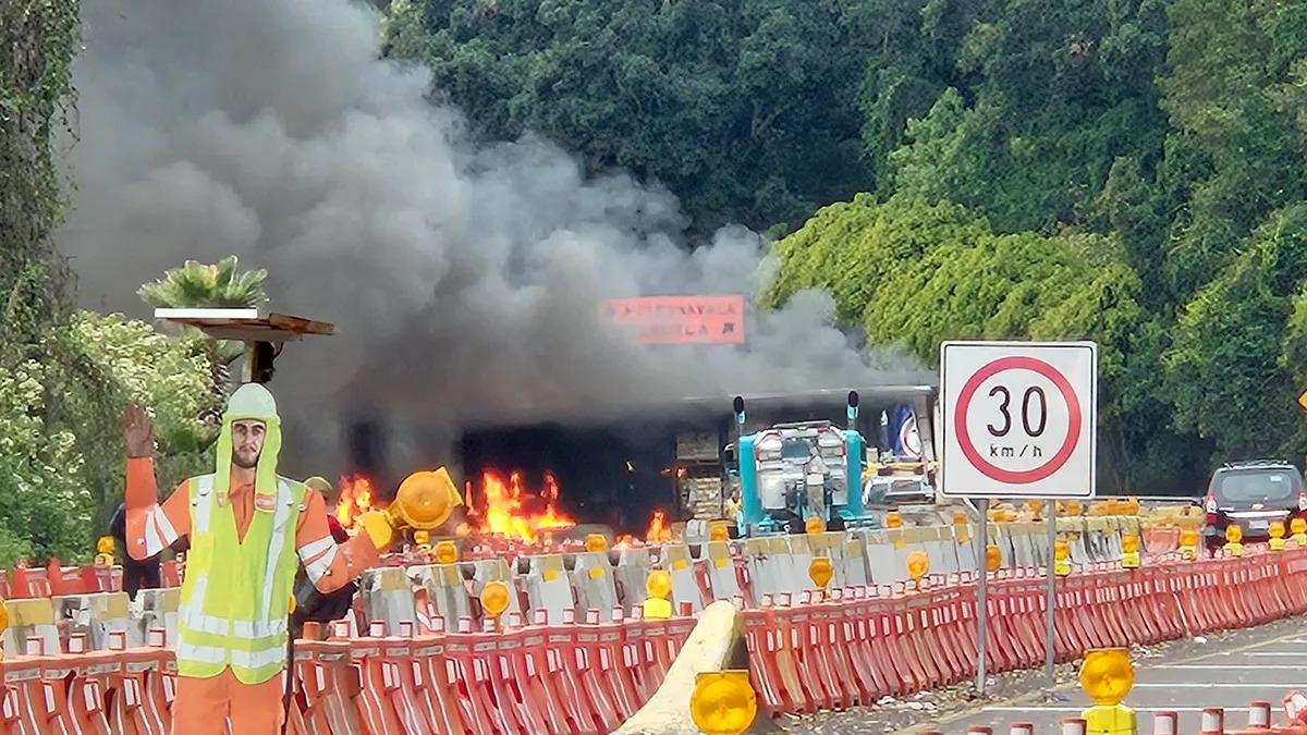 Se incendia tráiler en autopista México-Cuernavaca