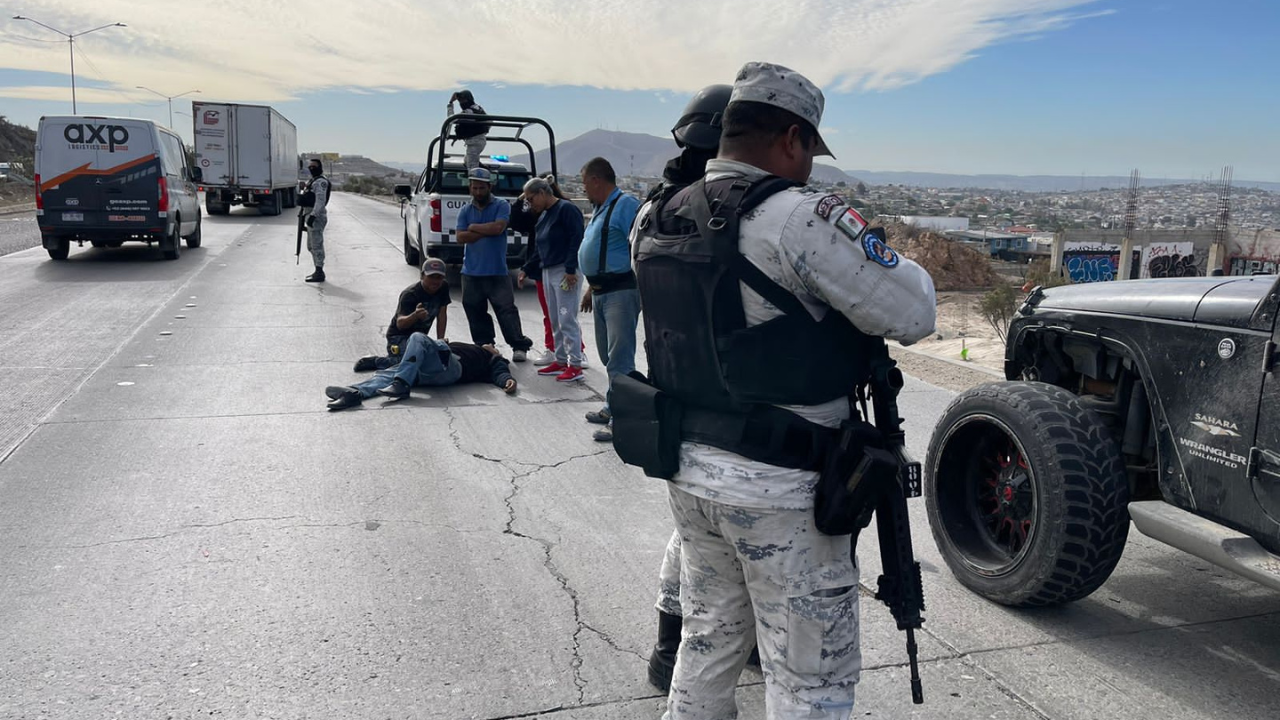 [VIDEO] Se impactó motociclista con un vehículo en la 2000: Tijuana