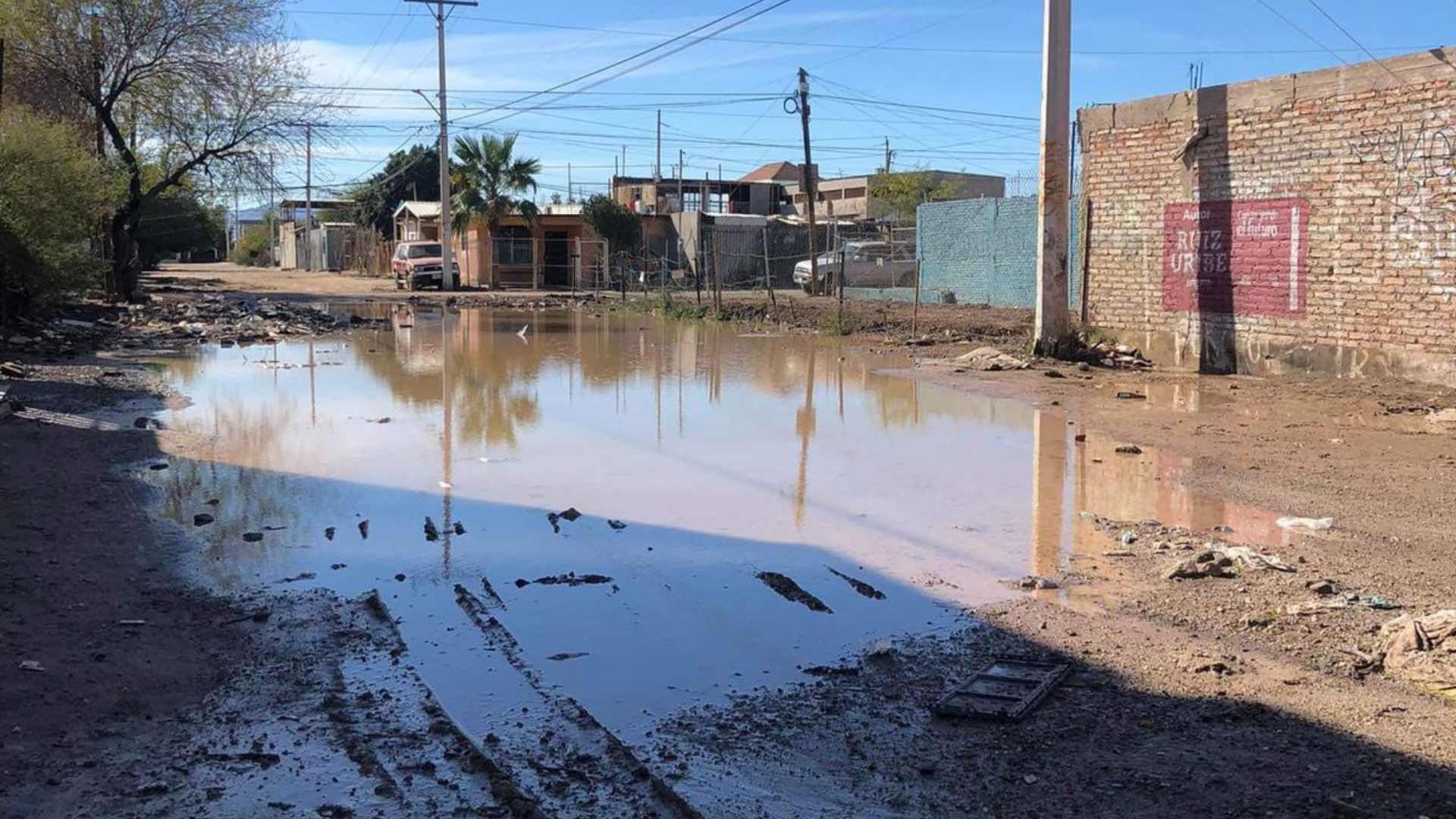 Persisten encharcamientos en colonias de Mexicali a una semana de las lluvias