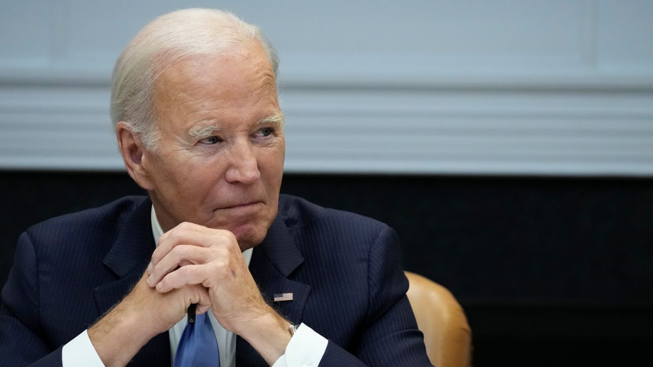 Biden perdona deuda estudiantil a 125 mil personas en EUA