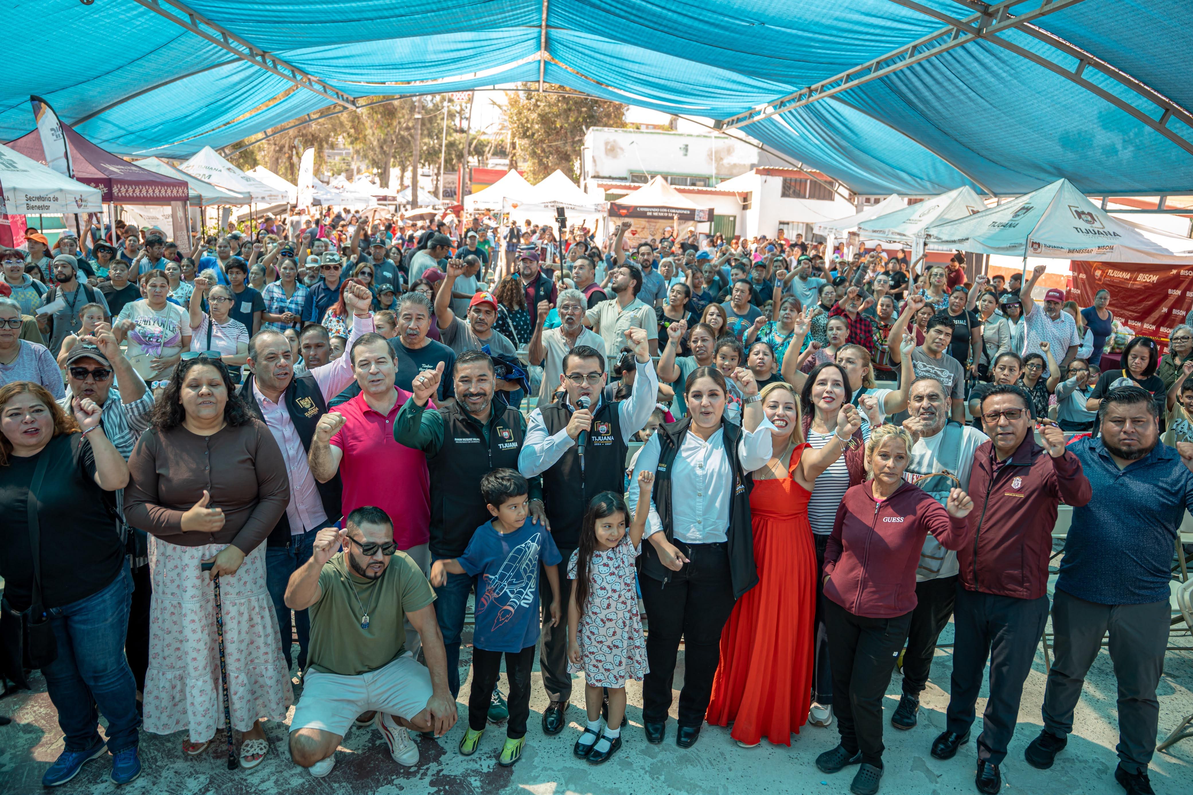 TIJUANA: Cerca de 800 vecinos acuden a jornada de servicios en la colonia Hidalgo