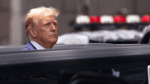 Podría revocar policía de NY licencia para portar armas a Donald Trump