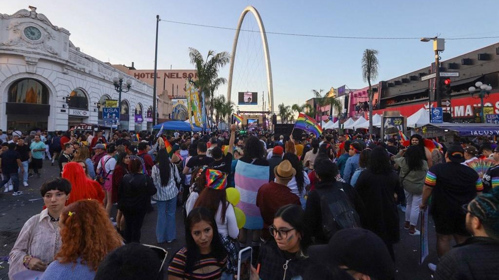 Marcha del Orgullo: Miles acuden en Tijuana IFOTO: Baja News