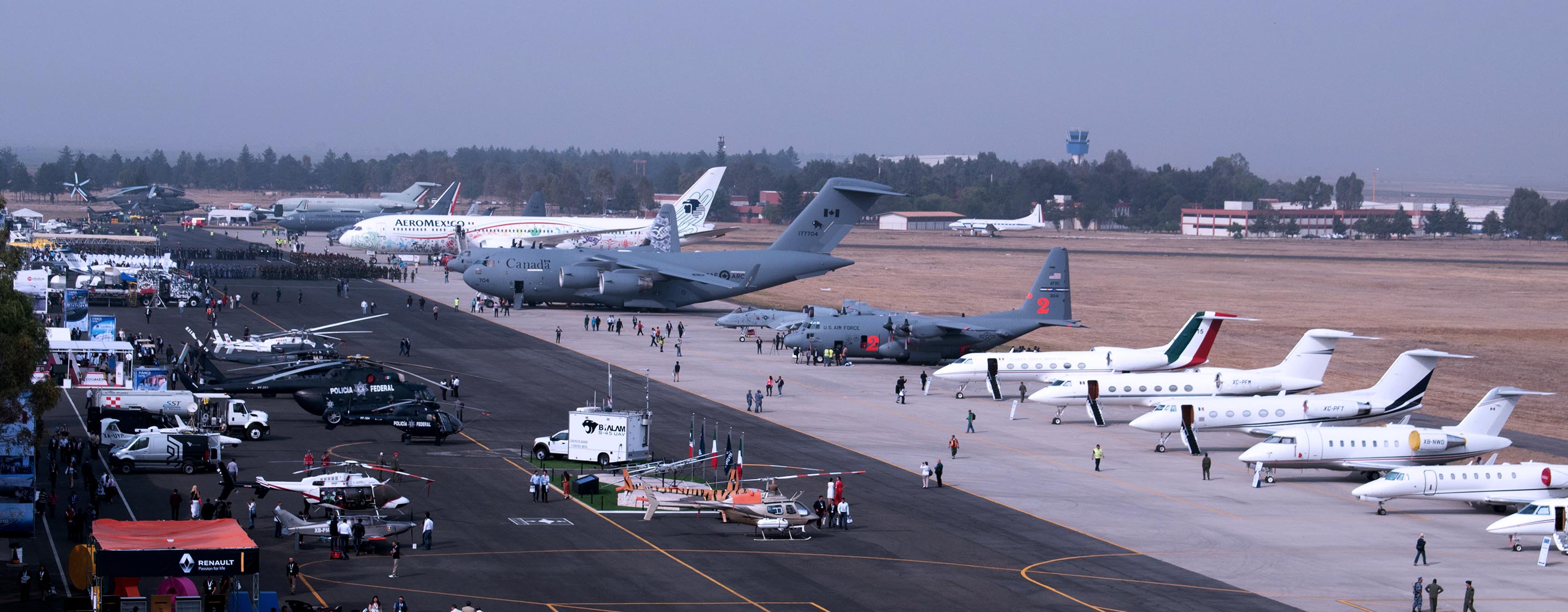 Últimos preparativos para la Feria Aeroespacial México (FAMEX)