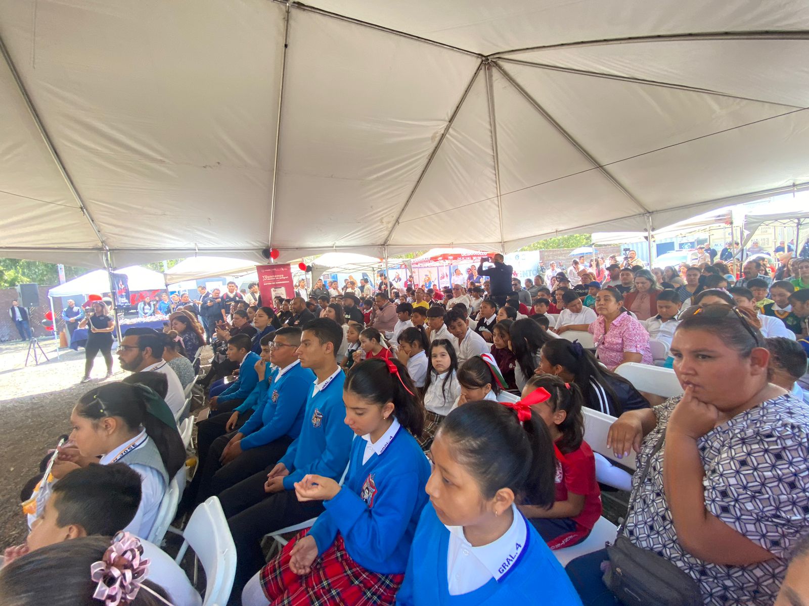 Entregan constancias a niños y adolescentes del programa D.A.R.E.