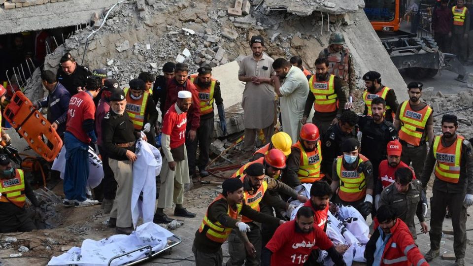 Deja ataque suicida decenas de muertos y heridos