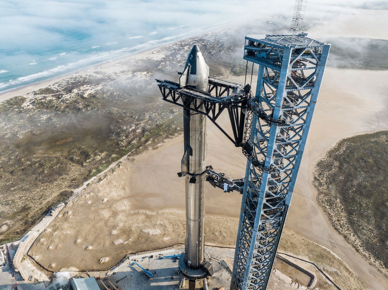 Realizan la primera caminata espacial comercial: SpaceX