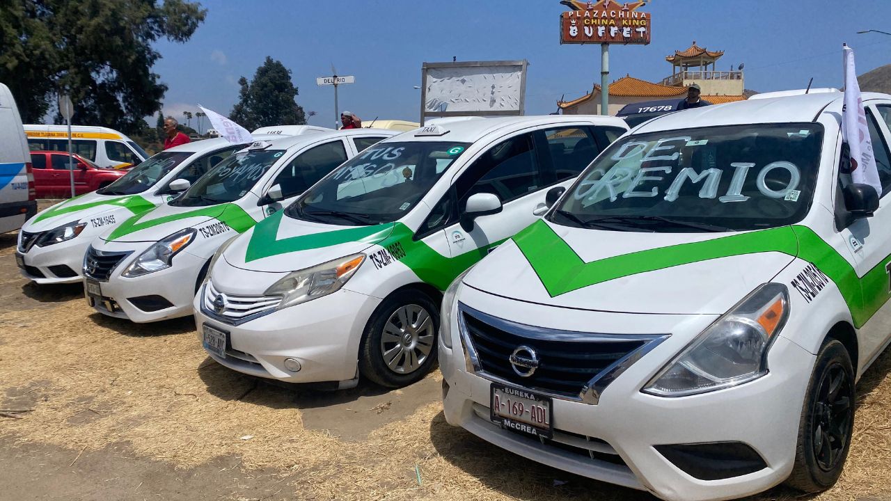 Transportistas resienten desabasto de gasolina tras bloqueo en planta de Pemex