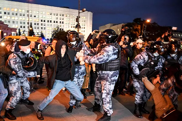 Más de 700 detenidos por manifestaciones en Rusia