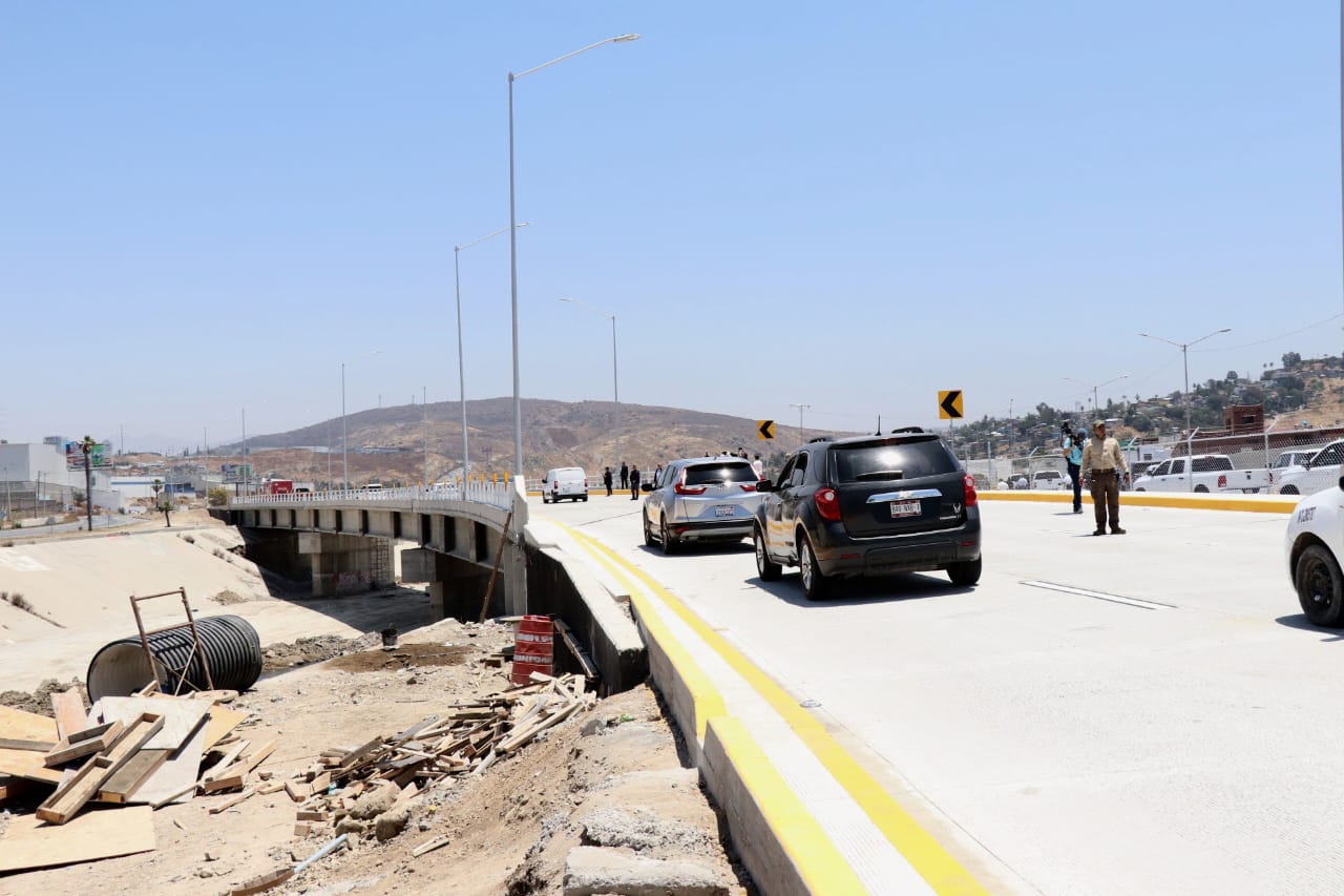 Finalmente reabrieron el puente de "Los Olivos"