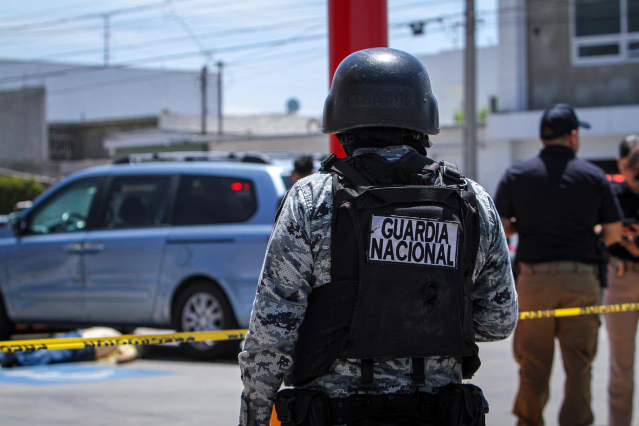 Ejecutan a adulto mayor en estacionamiento de un OXXO en Jardín Dorado