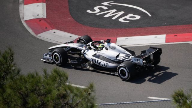 Checo Pérez arrancará desde el último lugar en el GP de Azerbaiyán