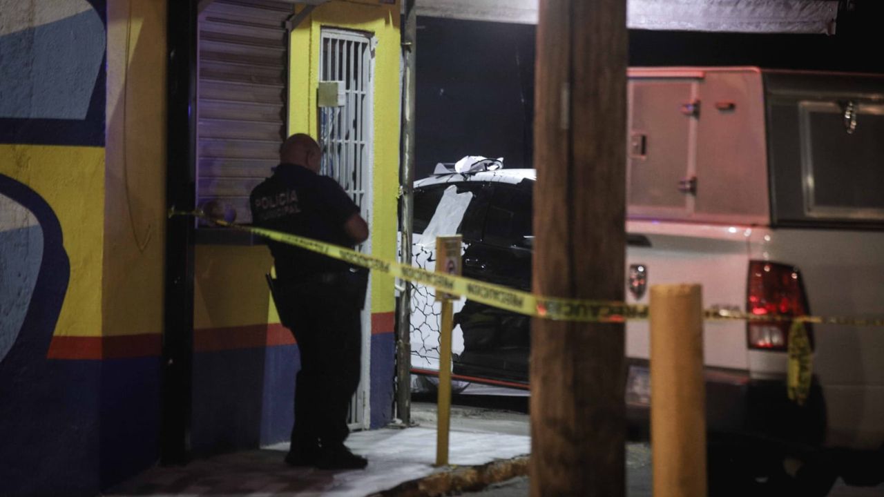 [VIDEO] Hombre es asesinado a tiros dentro de un negocio en Mexicali