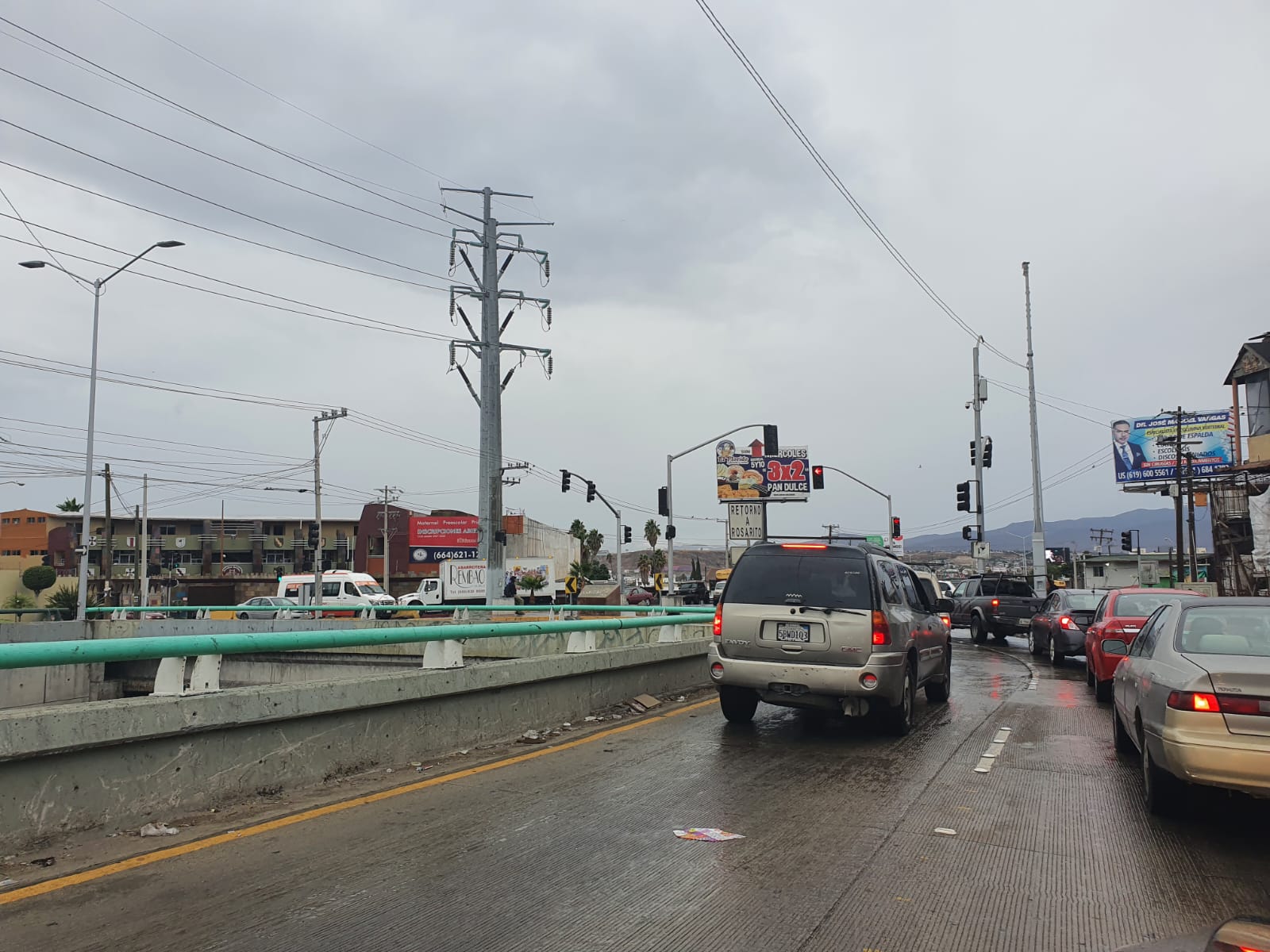 Fuerte viento y lluvia de moderada a fuerte en Tijuana