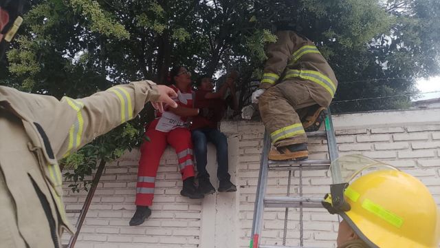 DURANGO: Niño de 10 años queda herido tras caer sobre una varilla en primaria