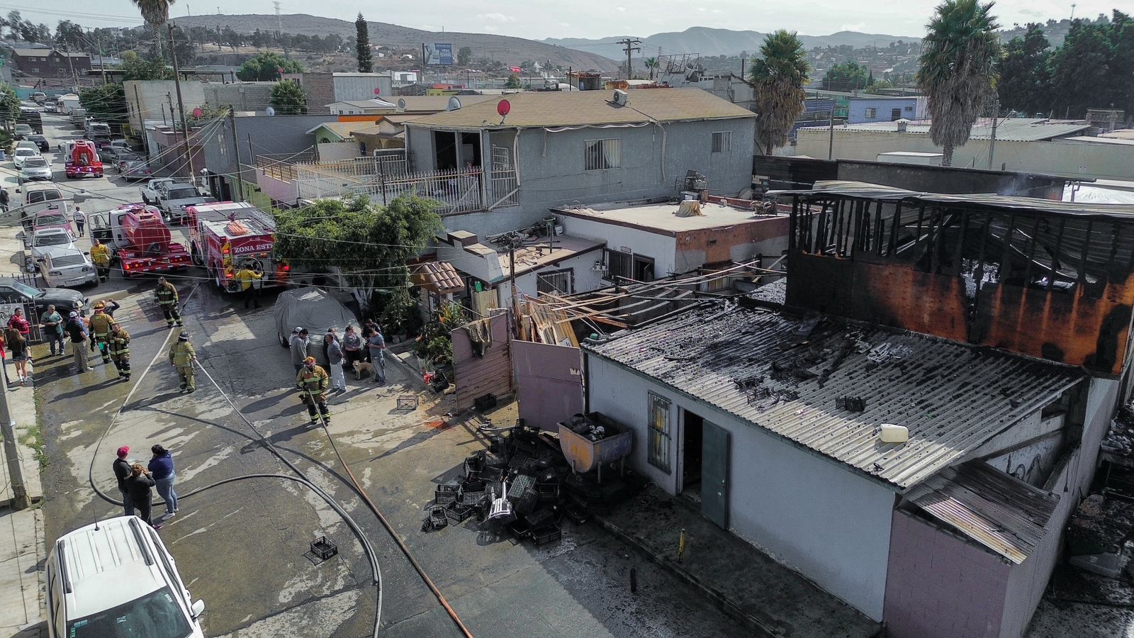 Se incendia una casa y se propaga a un puesto de sobreruedas