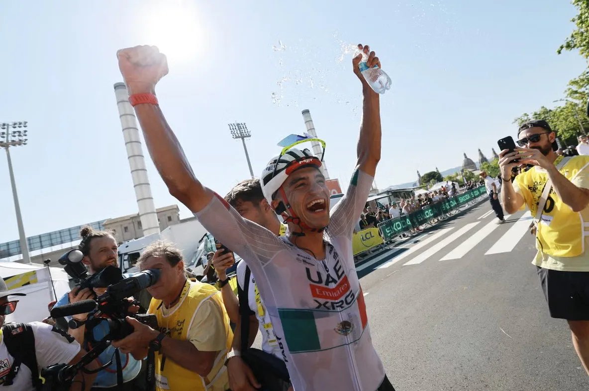 Isaac del Toro renueva con UAE Team Emirates hasta 2031