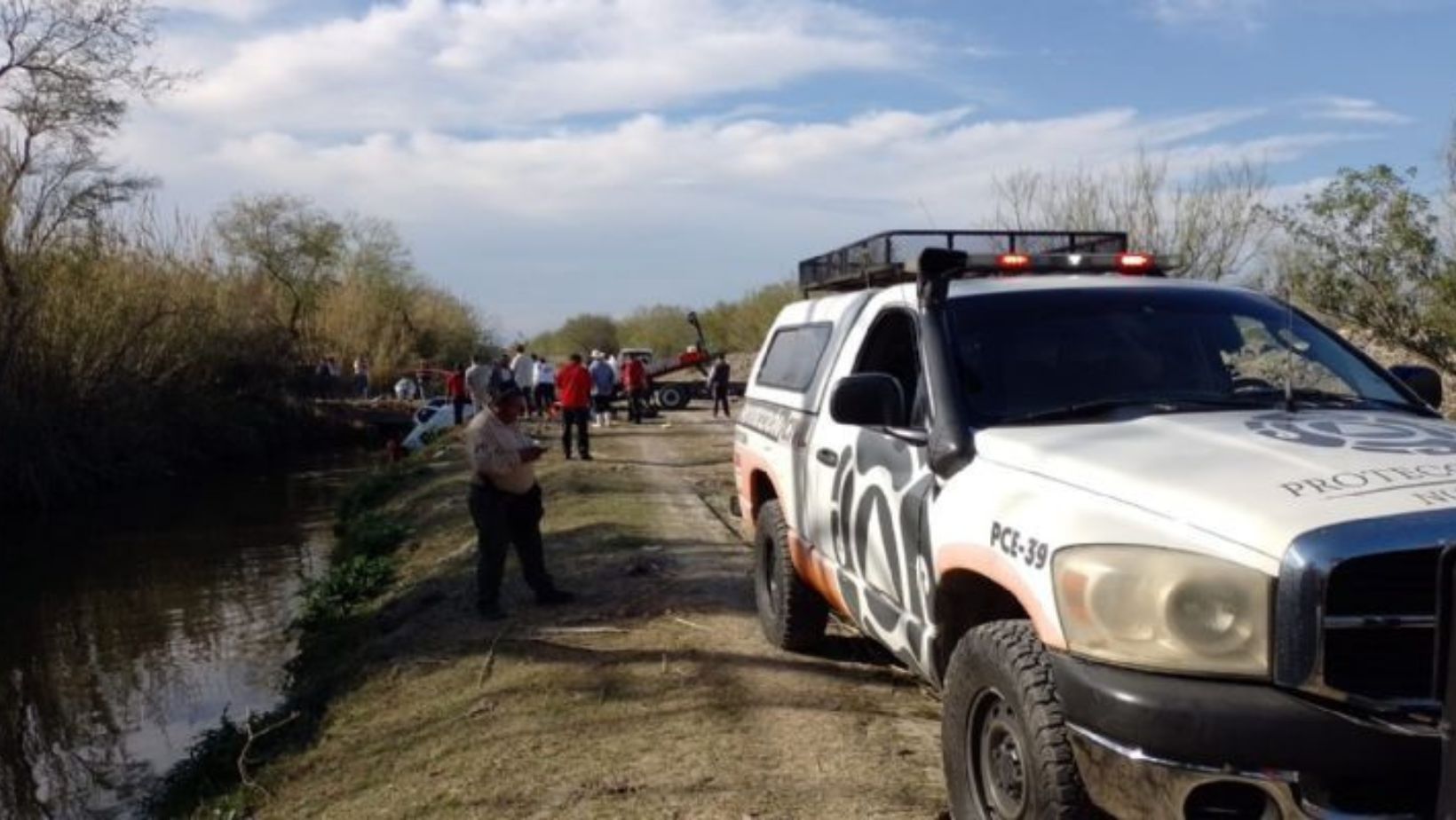 Mueren ahogadas 14 personas en acequia de Pesquería