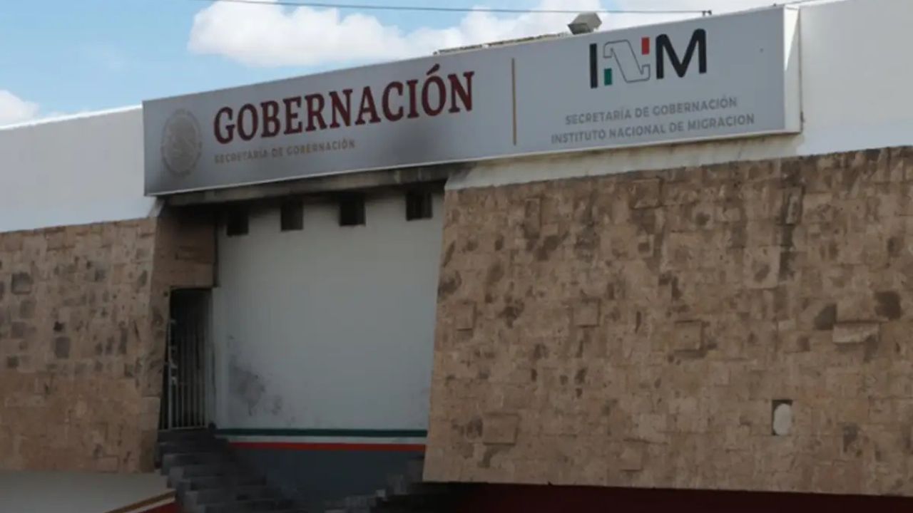 Evacuan a 33 migrantes tras incendio en estancia del INM en Janos