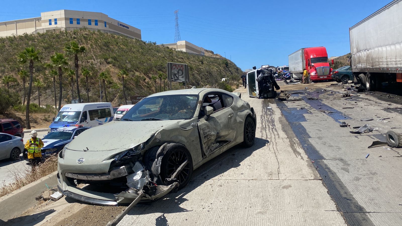 Accidente entre 9 carros y 3 trailers deja heridos: Tijuana