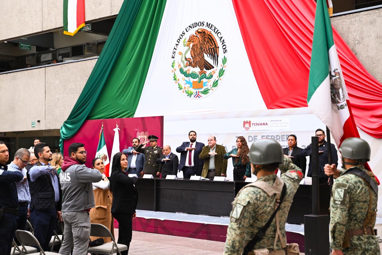Conmemora ayuntamiento el Día de la Bandera en Tijuana