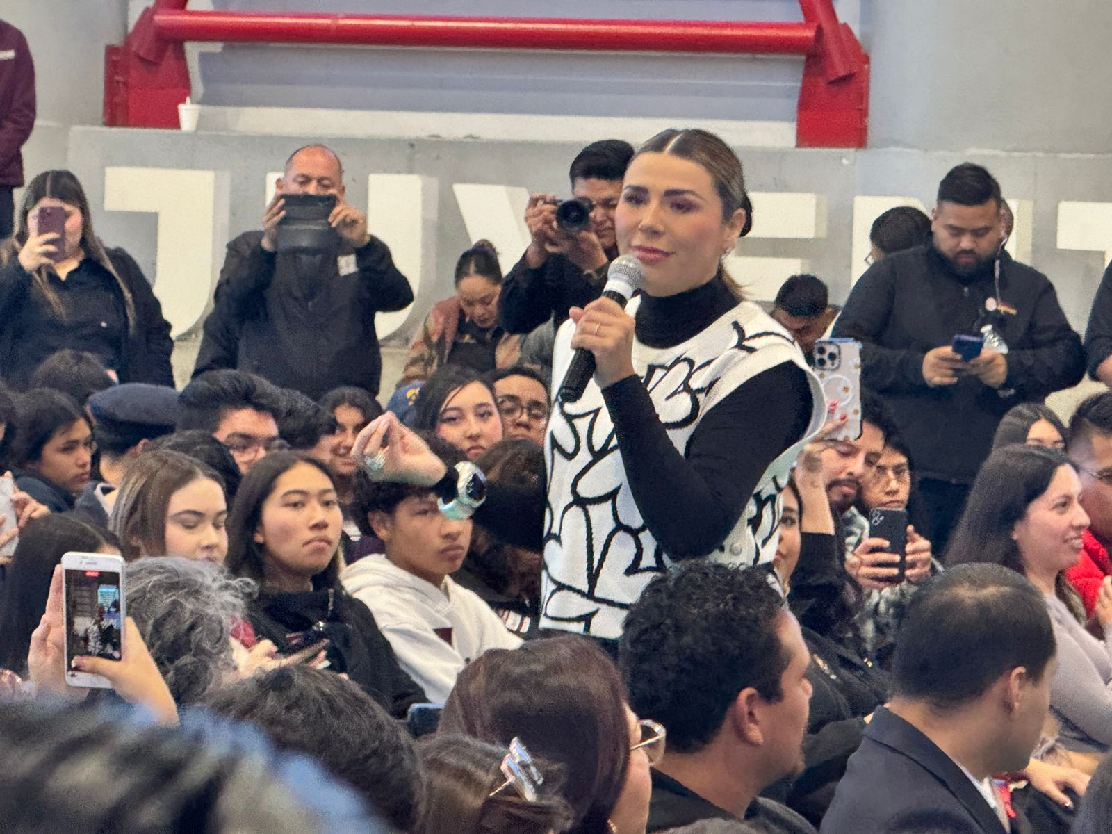 La gobernadora Marina del Pilar Ávila Olmeda durante su discurso en el Foro Nacional de Juventudes, destacando el papel transformador de las nuevas generaciones. IFOTO: ANGEL RAMIREZ