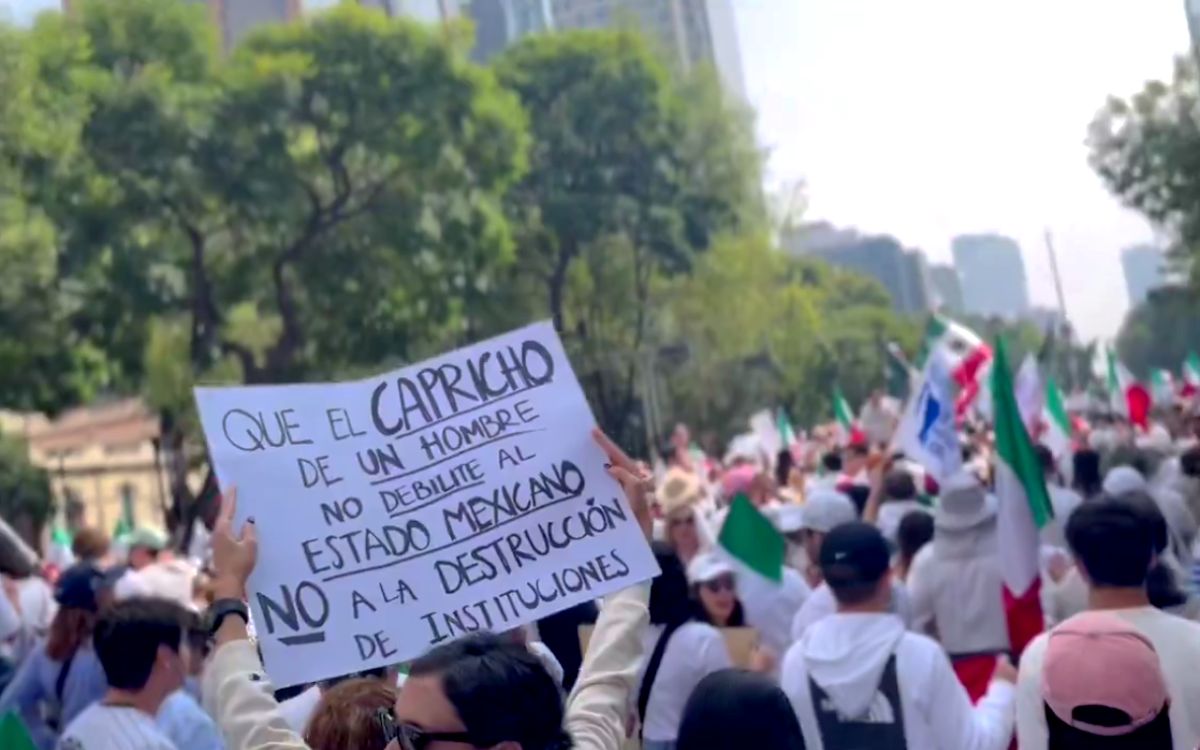 Protestan estudiantes contra reforma judicial de AMLO