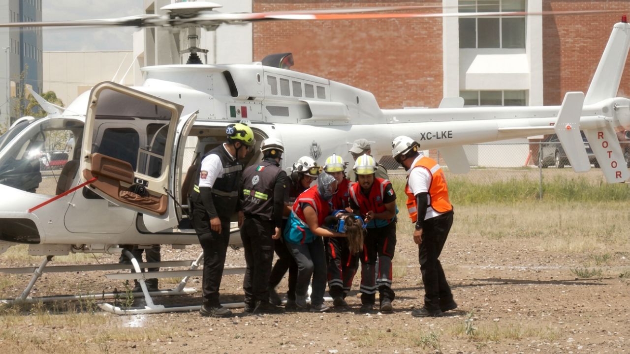 DURANGO: Trasladan en helicóptero a niña de Pueblo Nuevo tras fractura de fémur