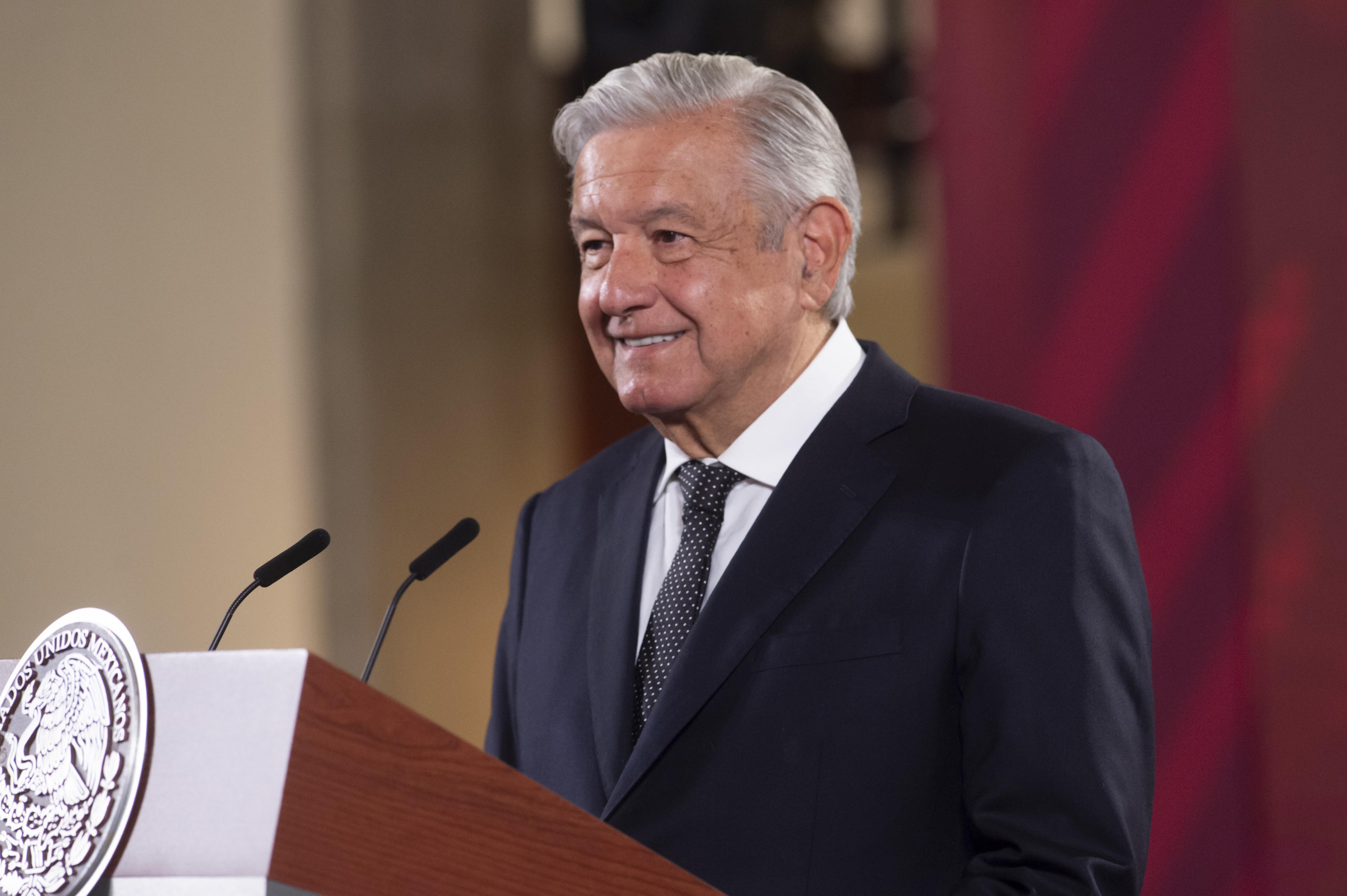 “Hay que estar renovando”: AMLO sobre la salida de De la Mora