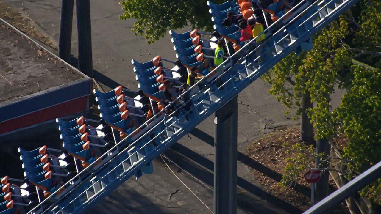 Six Flags cierra 10 montañas rusas en EE. UU. y Canadá tras una muerte en Georgia